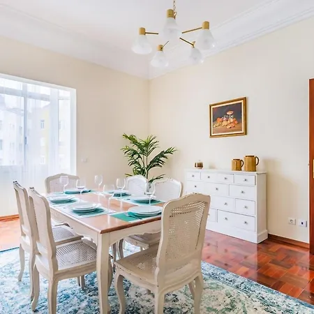 アパート Marques De Pombal Classical Living リスボン