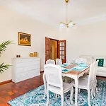 Апартаменты Marques De Pombal Classical Living Лиссабон