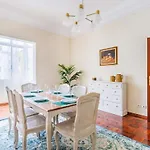 Апартаменты Marques De Pombal Classical Living Лиссабон