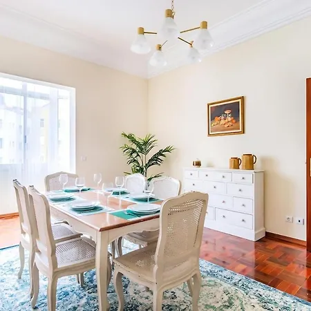 Marques De Pombal Classical Living Apartment *